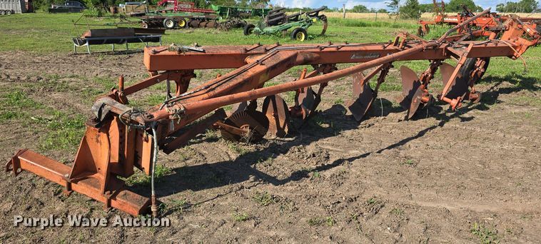 Allis Chalmers 2000  six bottom plow - EO1063