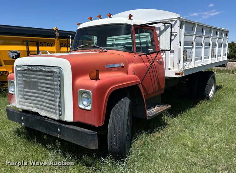 1973 International Loadstar 1600 grain truck - EQ4777