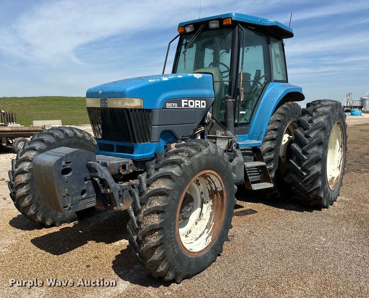 Ford 8670 MFWD tractor - EQ4889
