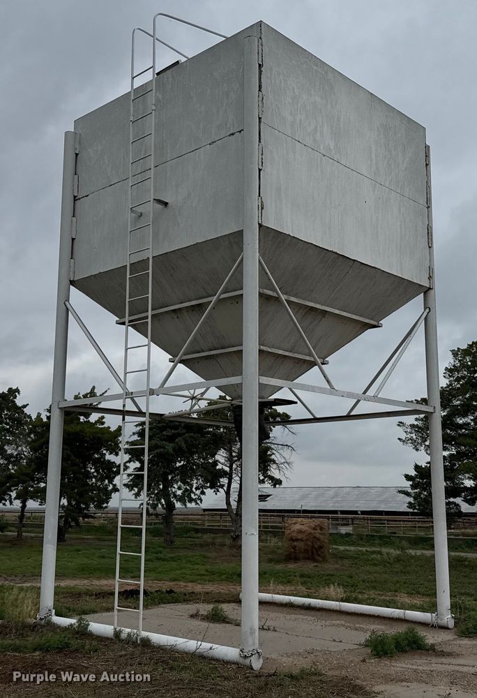 Grain bin - EQ4939