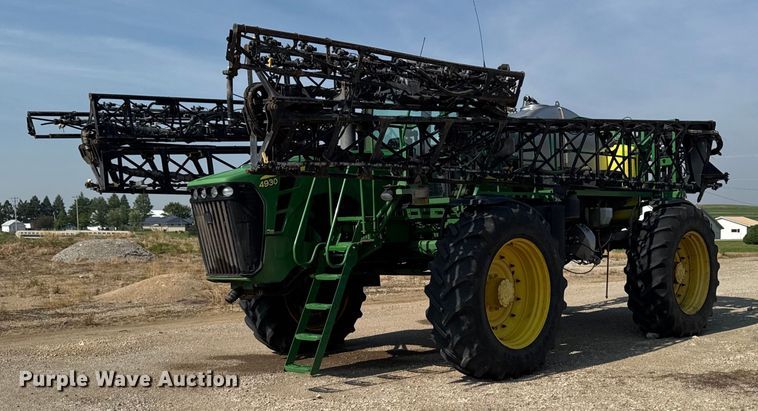 2010 John Deere 4930 sprayer - YA0605