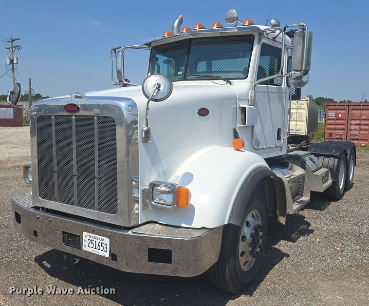 2016 Peterbilt 367 semi truck - DU7776