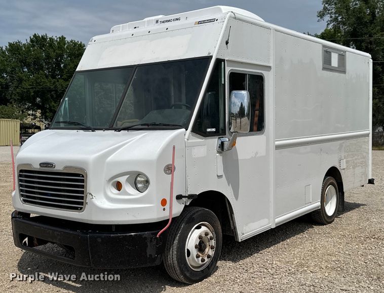 2018 Freightliner MT45 refrigerated delivery van - DU9765