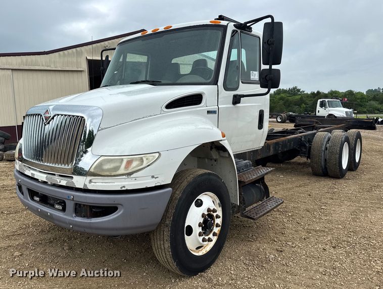 2011 International 4400 truck cab and chassis - DV4159