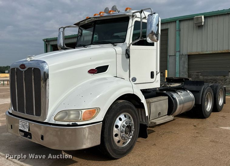 2014 Peterbilt 384 semi truck - DY0177