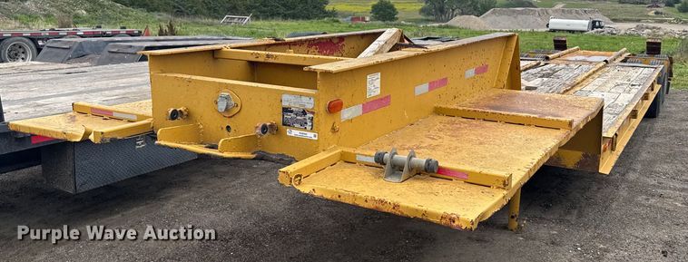 1979 Fruehauf C25L-32 drop deck equipment trailer - EG6564