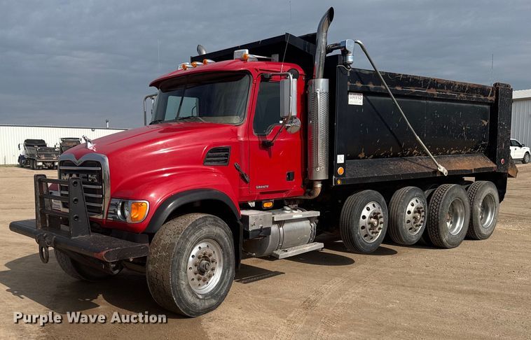 2005 Mack CV713 dump truck - EG6565