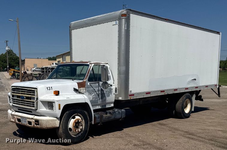 1991 Ford F700 box truck - EG6580
