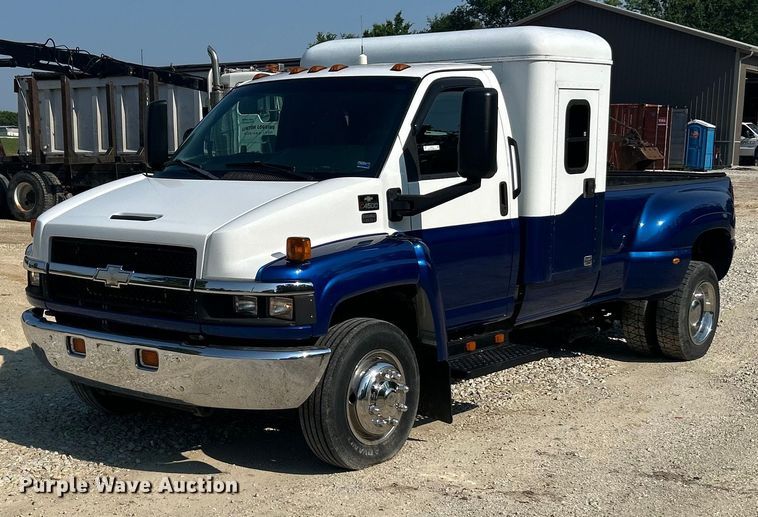 2003 Chevrolet C4500 pickup truck - EK8210