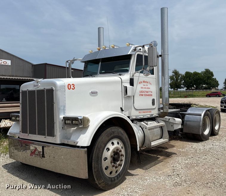 2005 Peterbilt 378 semi truck - EM2628