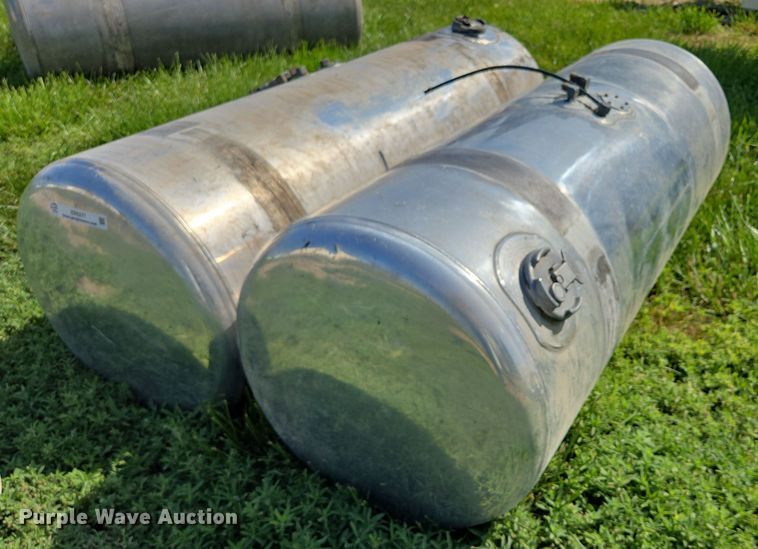 (2) Peterbilt fuel tanks - ER5277