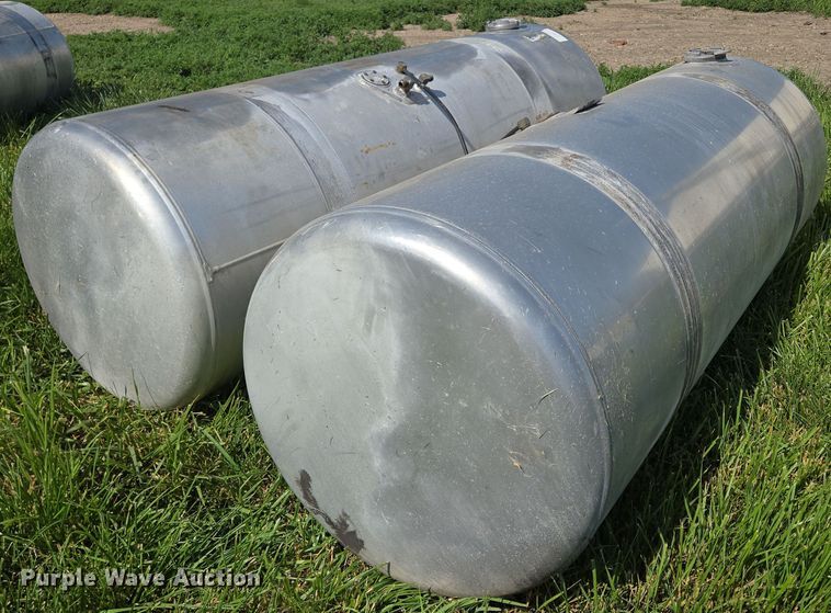 (2) Peterbilt fuel tanks - ER5278