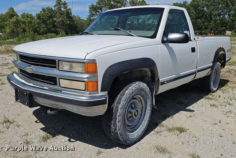 1998 Chevrolet K2500 pickup truck - DF8567