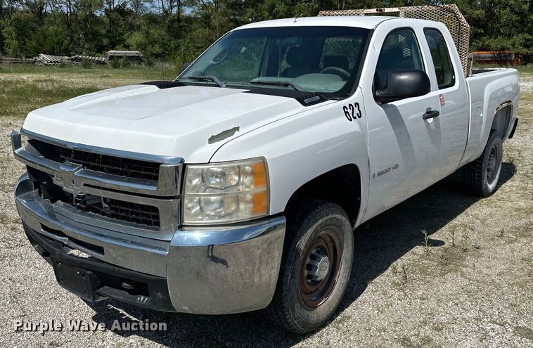2008 Chevrolet Silverado 2500HD Ext. Cab pickup truck - DF8568