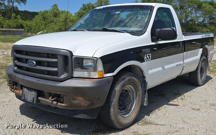 2003 Ford F250 Super Duty pickup truck - DF8569