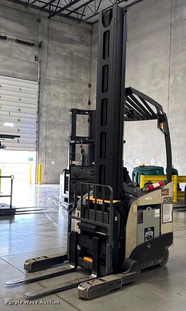2016 Crown RM6025-45 reach truck - DI9081