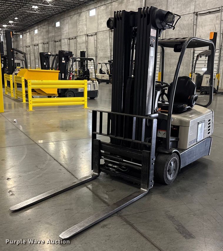 2014 Crown SC5245-40 forklift - DI9086
