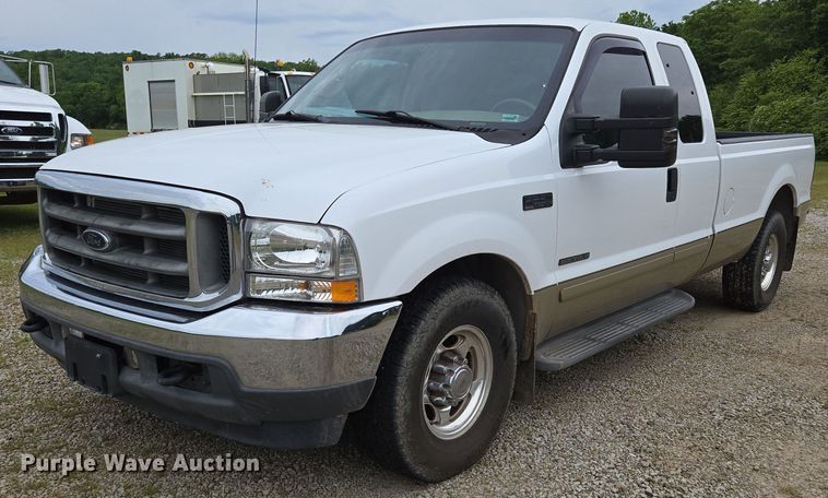 2001 Ford F250 Super Duty Lariat  SuperCab pickup truck - DP6401