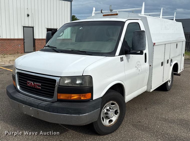 2014 Chevrolet Express G3500 utility van - DS4374