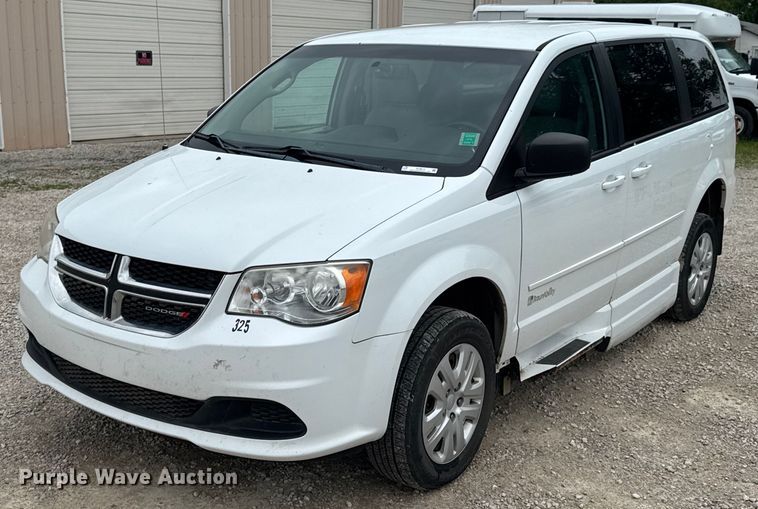 2015 Dodge Grand Caravan handicap accessible van - DU9815