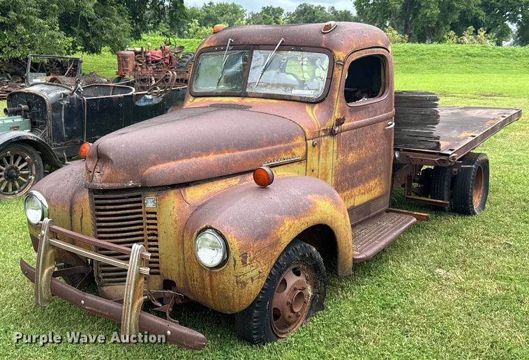 International flatbed pickup truck - DU9827
