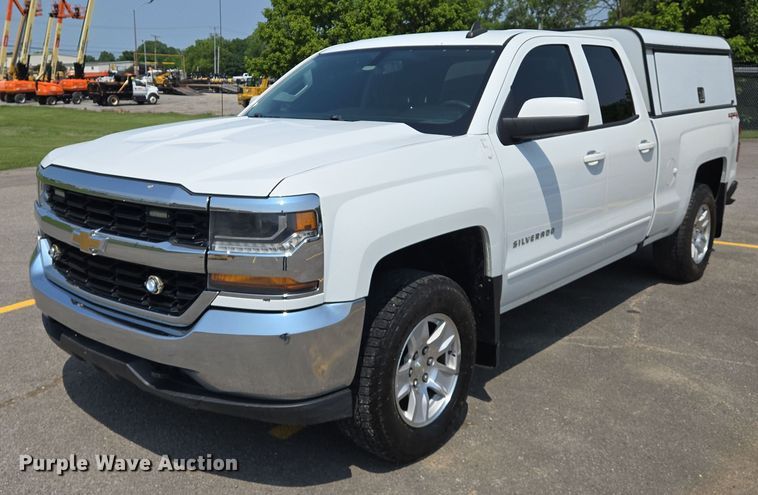 2017 Chevrolet Silverado 1500 Double Cab pickup truck - DW7056