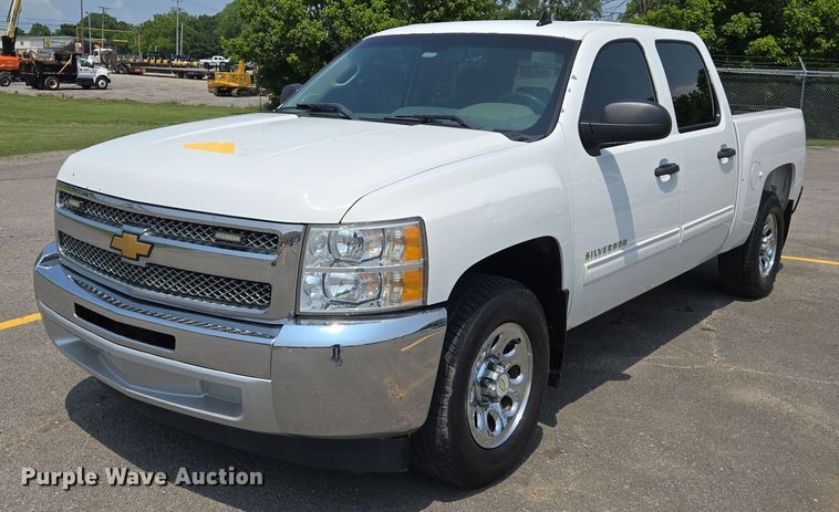 2013 Chevrolet  Silverado 1500 Crew Cab pickup truck - DW7057