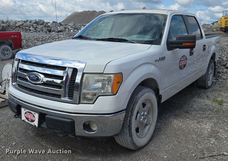 2010 Ford F150 XLT SuperCrew pickup truck - DW7089