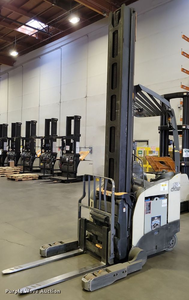 2016 Crown RM6025-45 reach truck - DX7001