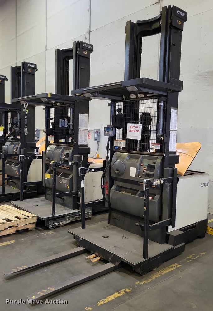 2016 Crown SP4050-30 order picker - DX7002