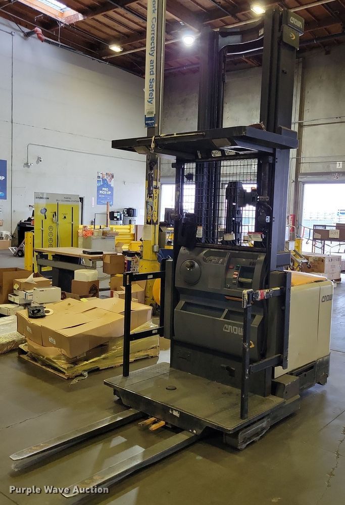 2016 Crown SP4050-30 order picker - DX7003
