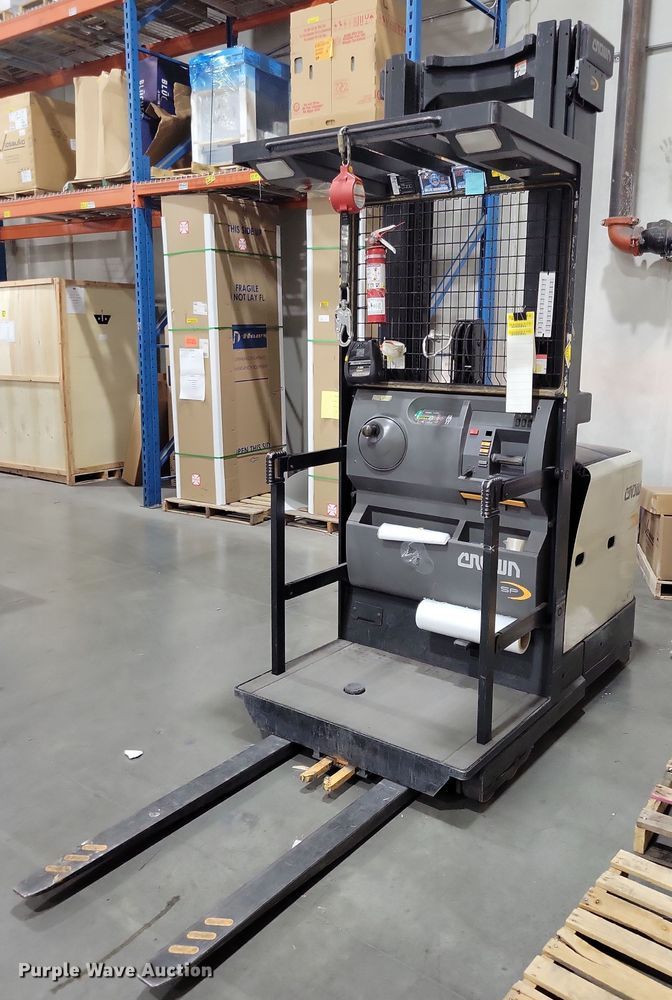 2016 Crown SP3520-30 order picker - DX7032