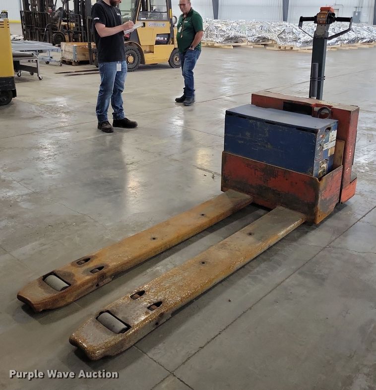 (2) pallet jacks - DX7092