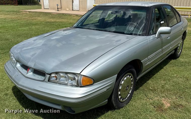 1996 Pontiac Bonneville SE  - DZ8568