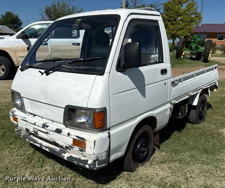 1991 Daihatsu mini truck - DZ8581