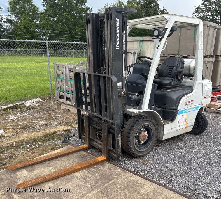 2015 Nissan PF30LP forklift - EC3684