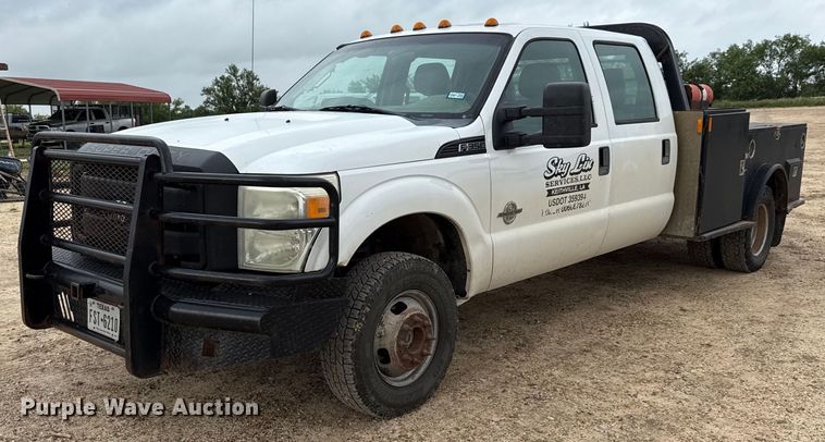 2011 Ford F350 Super Duty Crew Cab flatbed pickup truck - ED5724