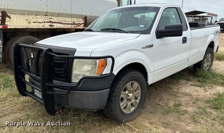 2013 Ford F150 pickup truck - ED5729