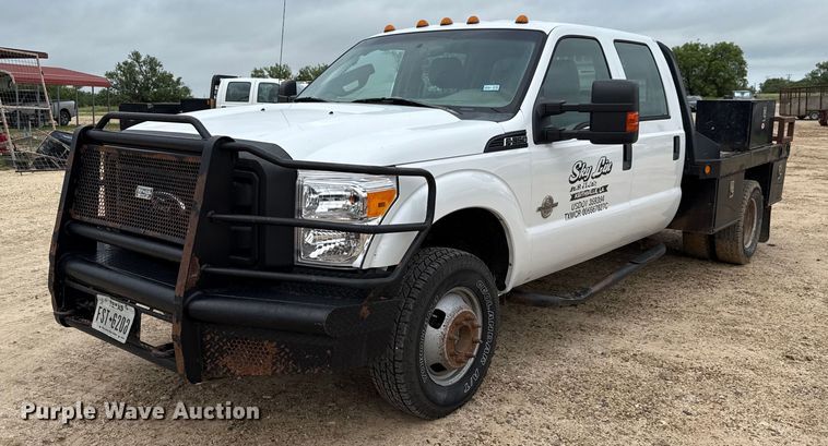 2011 Ford F350 Super Duty Crew Cab flatbed pickup truck - ED5730
