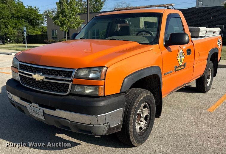 2005 Chevrolet Silverado 2500HD pickup truck - EF2049