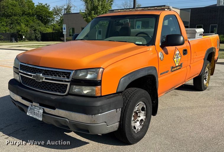 2005 Chevrolet Silverado 2500HD pickup truck - EF2051