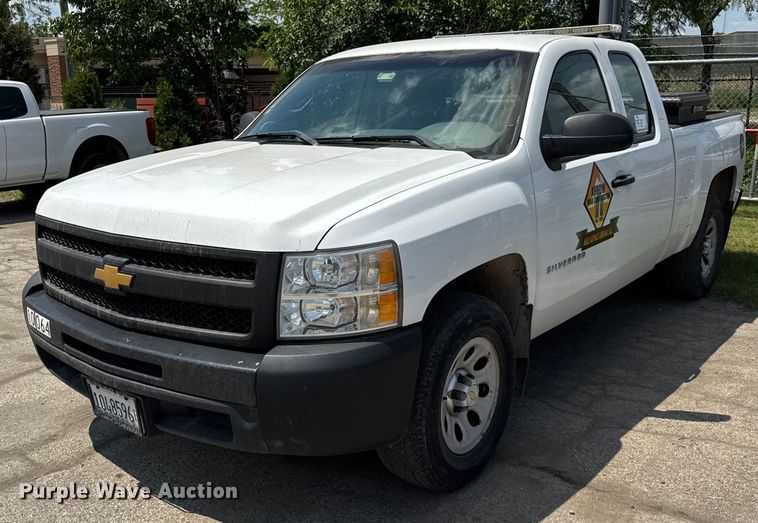 2012 Chevrolet Silverado 1500 Ext. Cab pickup truck - EF2059