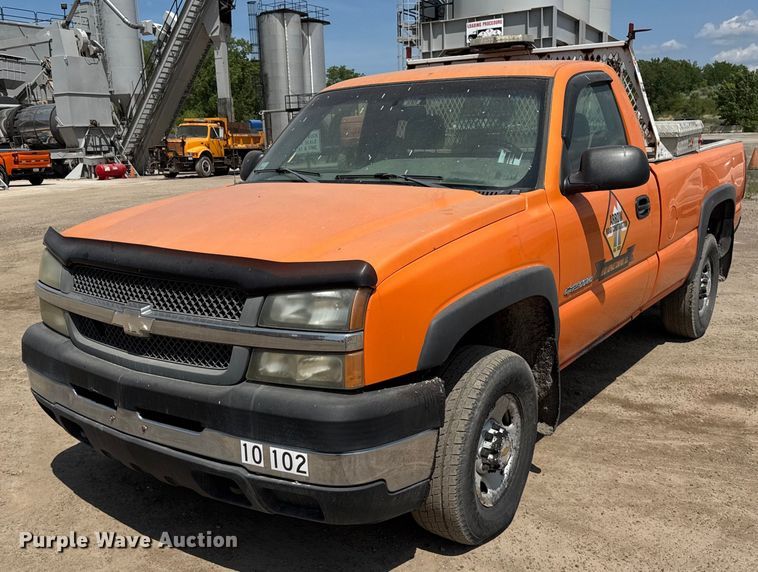 2003 Chevrolet Silverado 2500HD pickup truck - EF2060