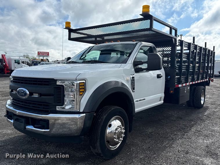 2018 Ford F550 flatbed truck - EG5823