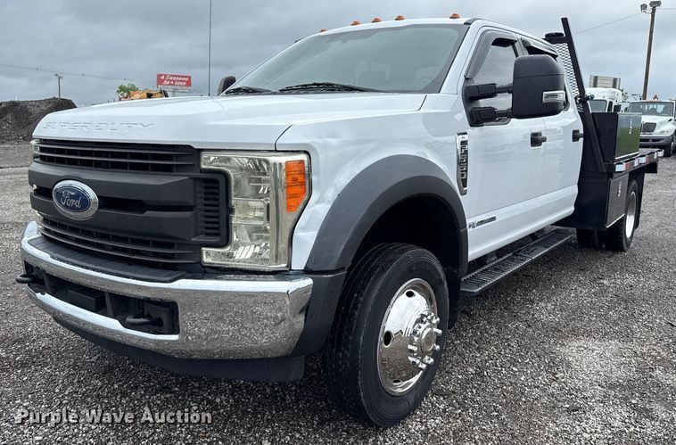 2018 Ford F550 Crew Cab flatbed truck - EG5853