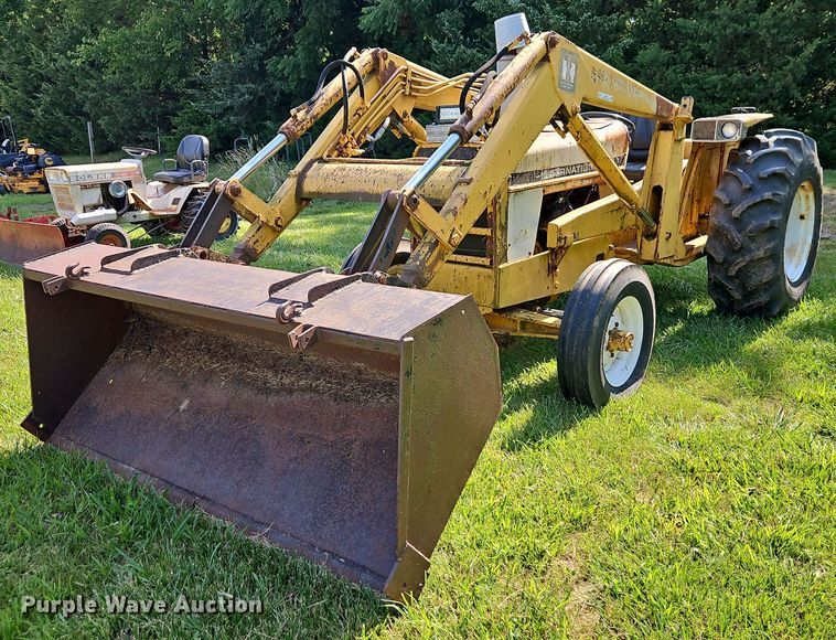 International 2500 Series B tractor - EJ0146