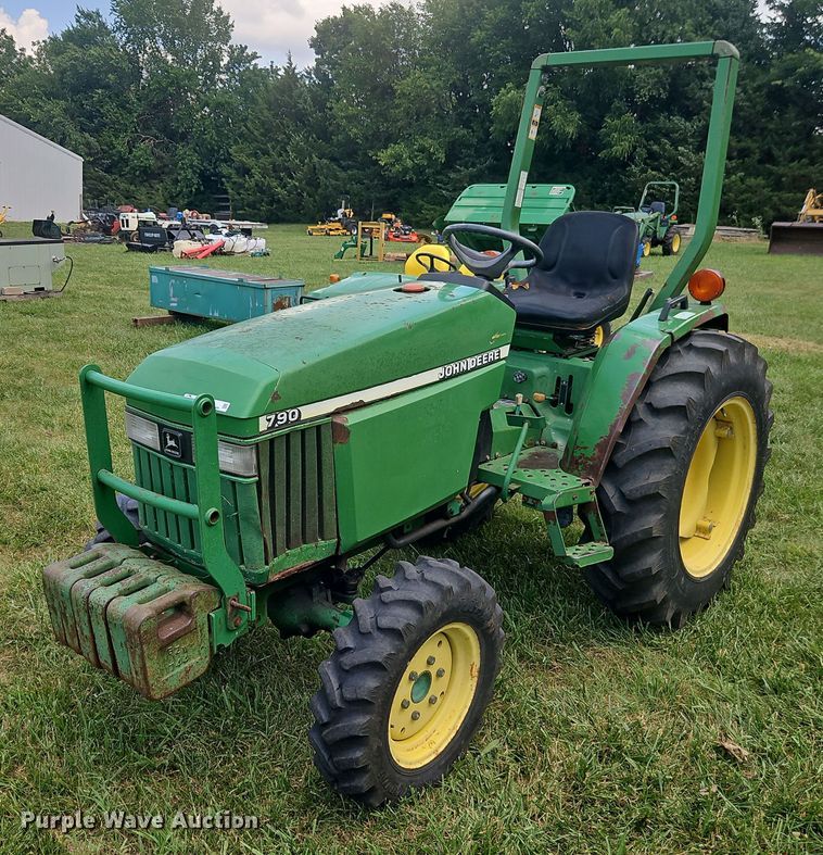 John Deere 790 MFWD tractor - EJ0158
