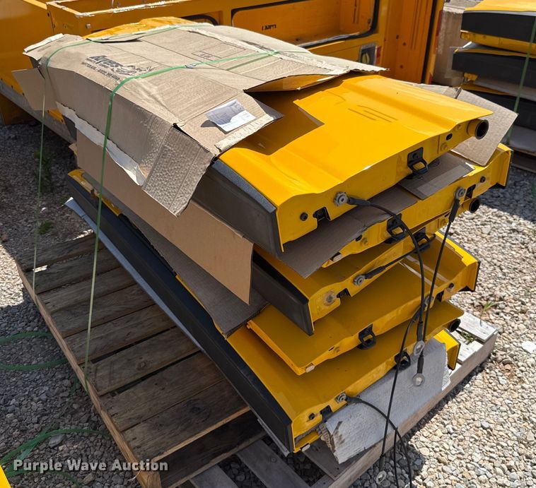 (6) pickup truck tailgates - EJ4760