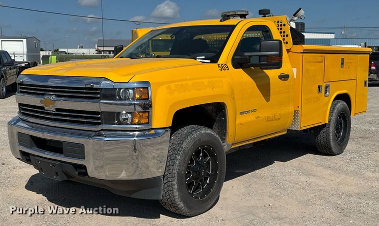 2017 Chevrolet Silverado 3500HD utility bed pickup truck - EJ4772