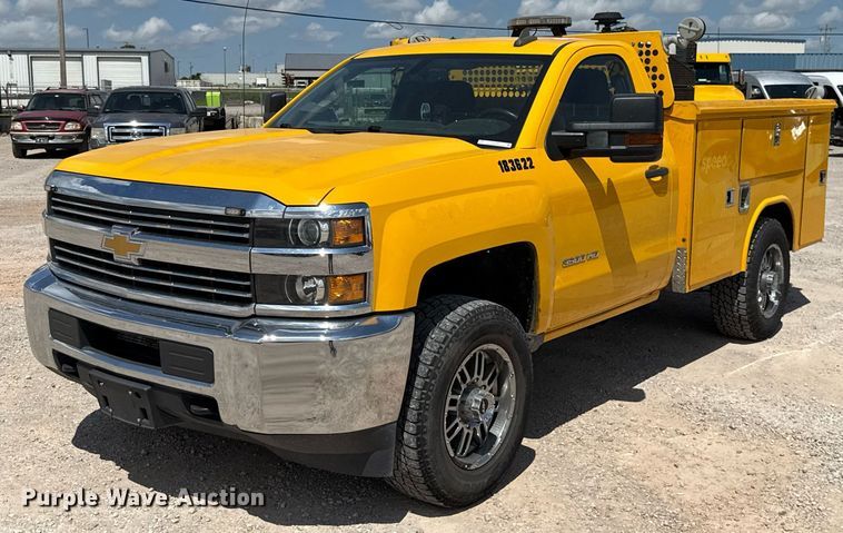 2017 Chevrolet Silverado 3500HD utility bed pickup truck - EJ4781